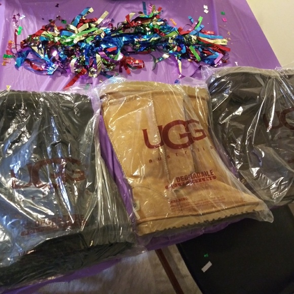 UGG BOOTS ( TALL ) ***BRAND-NEW***😍😍😍🔥🔥 - Picture 1 of 8